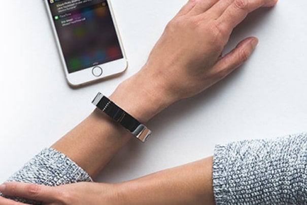 Firmware and Mobile Apps for a Connected Bracelet